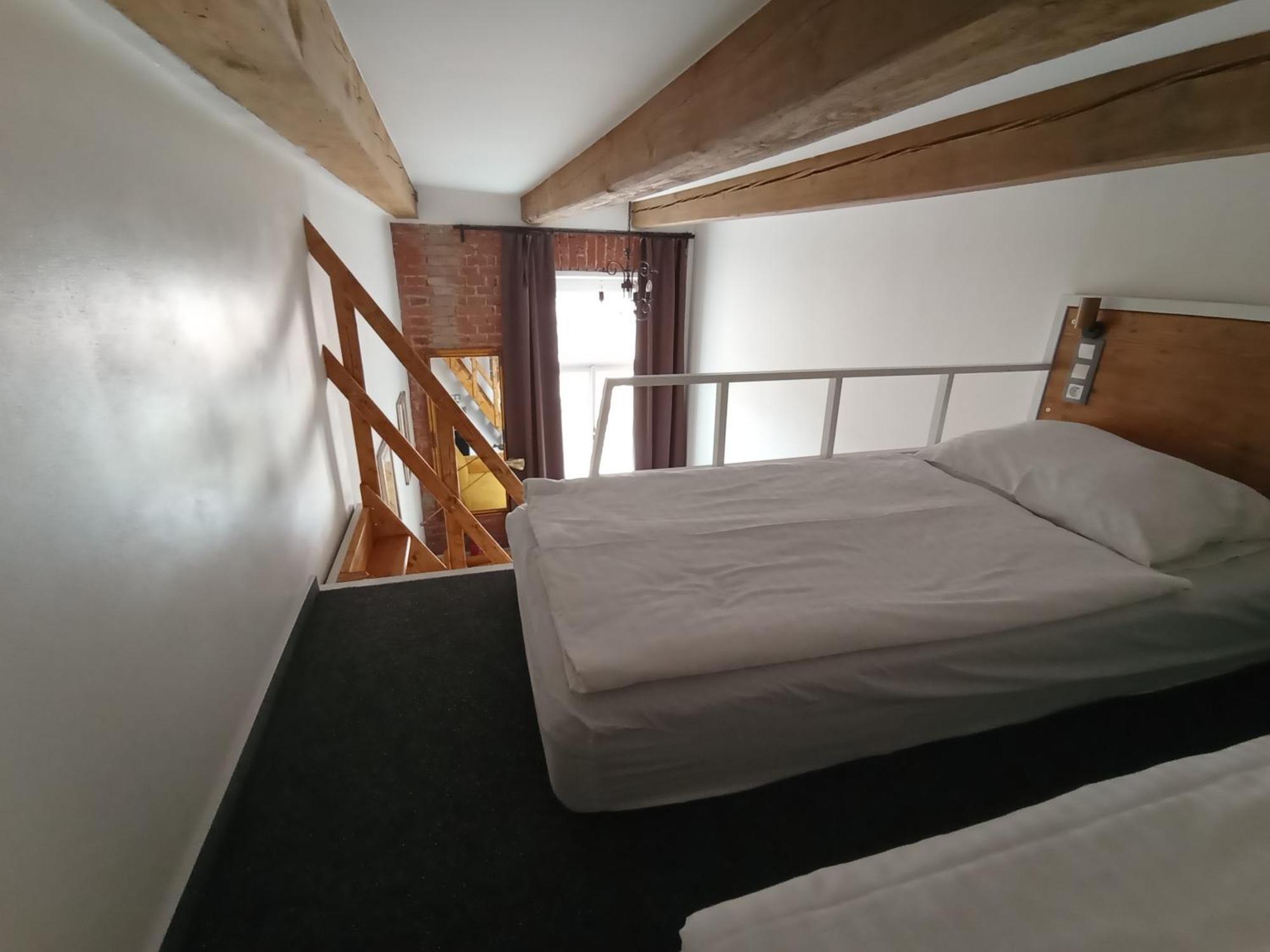 S42 Hotel Prag Oda fotoğraf
