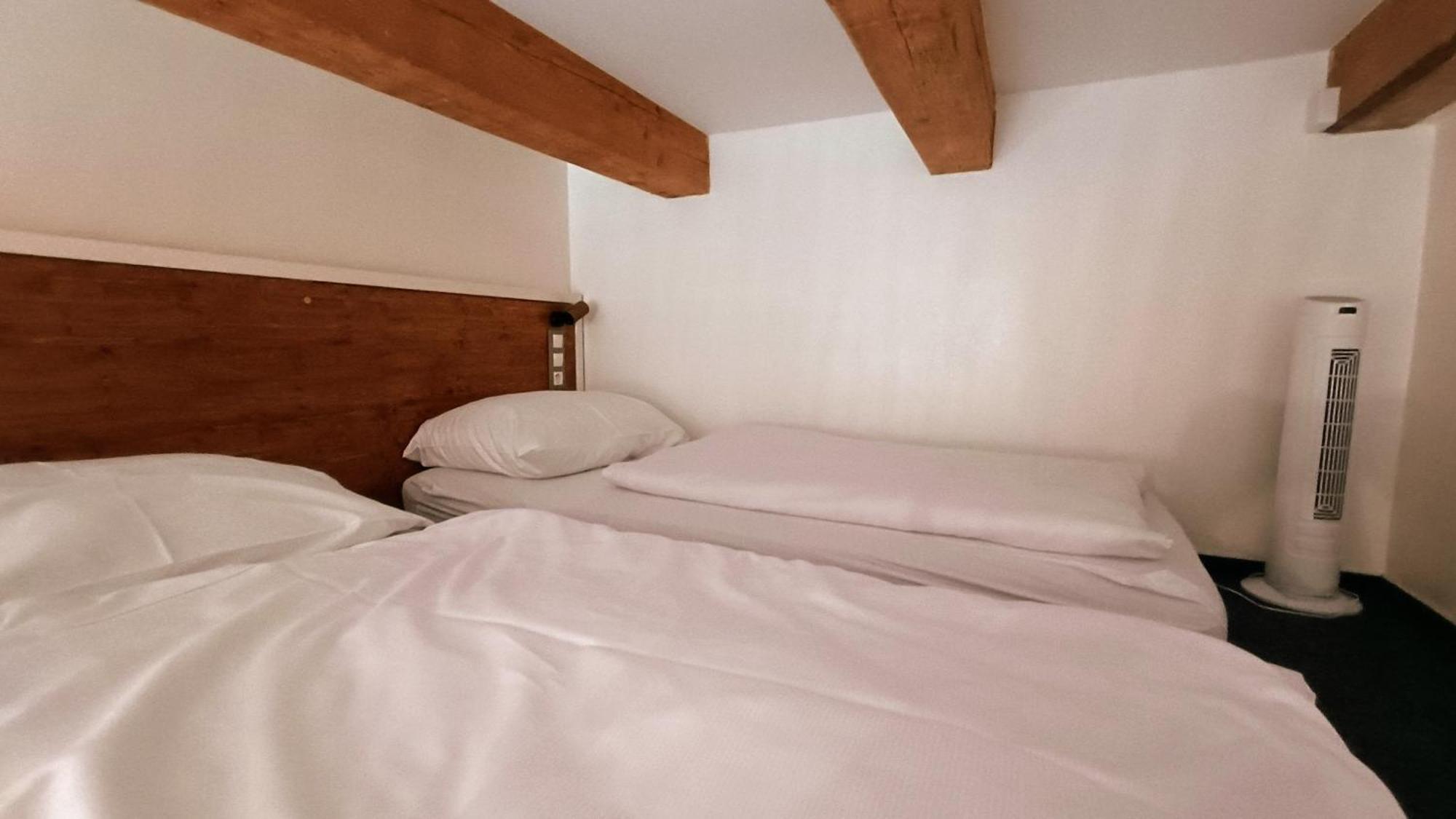 S42 Hotel Prag Oda fotoğraf